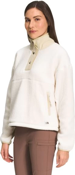 The North Face Cragmont Fleece 1/4 Snap - Womens -Ski Equipment Store 7116903NF0A5J1R 4U0 model34
